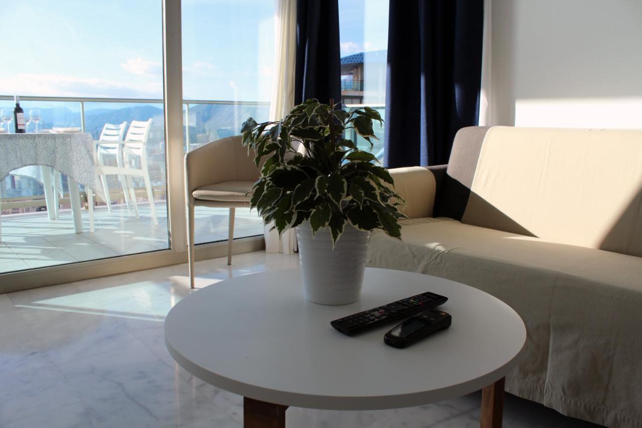 Skyline 26 Stunning Sea Views From A 2-Bedroom Apartment On The 26Th Floor Benidorm Kültér fotó